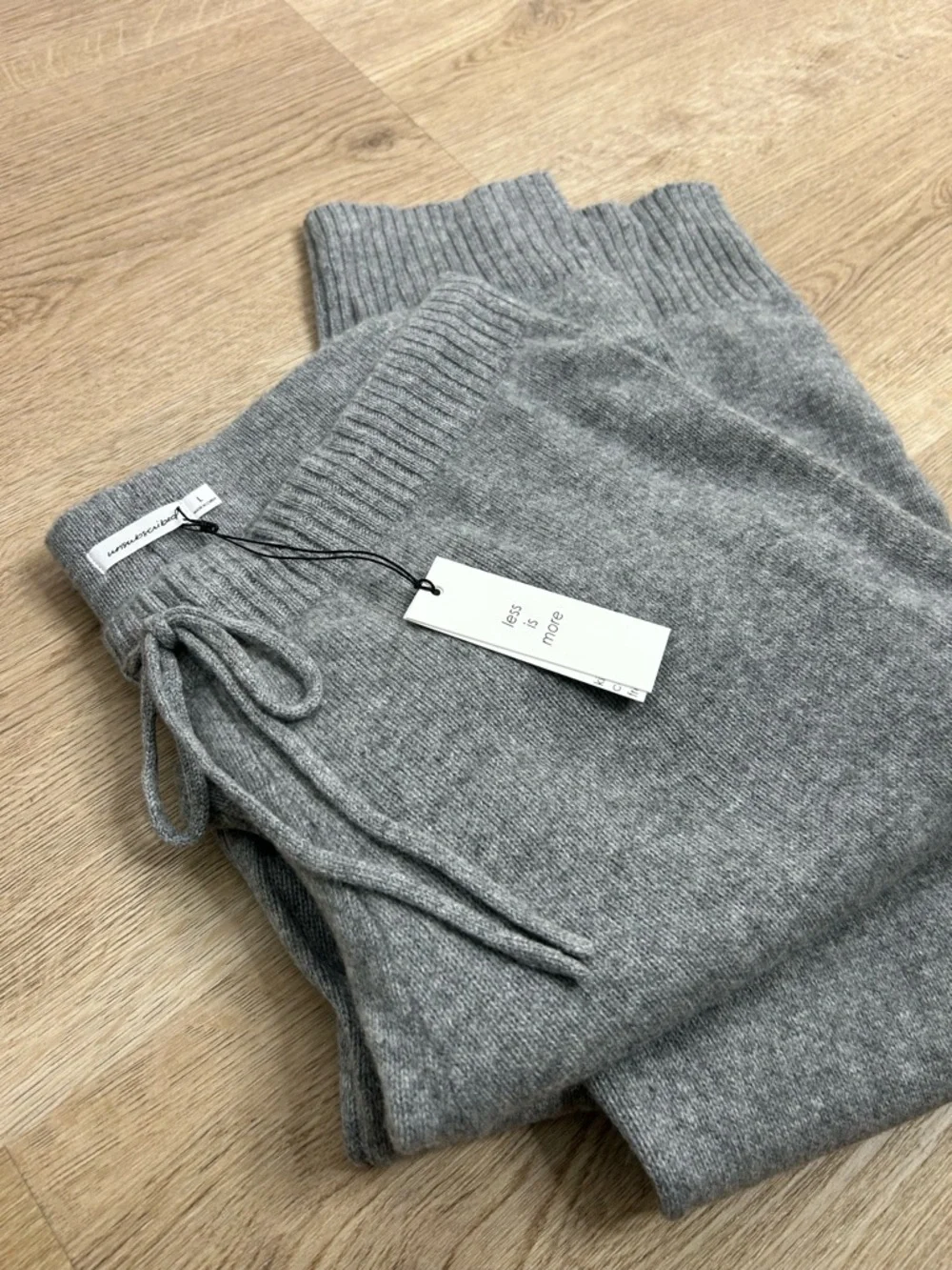 NWT Unsubscribed 100% Cashmere Gray Jogger Sweater Pant Relaxed Fit - Picture 4 of 16